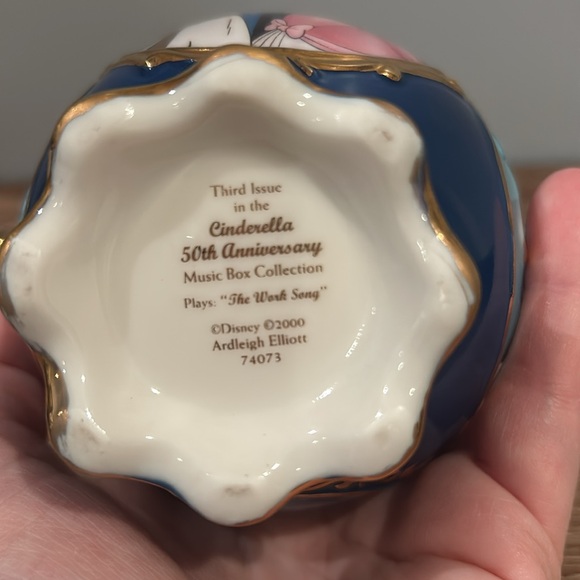 Cinderella 50th anniversary collectors music box - Picture 8 of 9